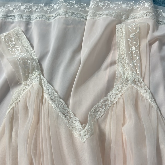 Vintage robe gown set size XS lace barely pink cream from France size 1 peignoir - Picture 5 of 13